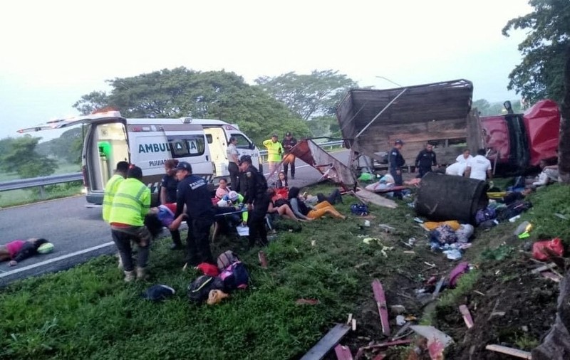 10 migranți care călătoreau clandestin într-un camion rudimentar au murit, într-un accident rutier produs în Mexic. Alți 25 sunt răniți