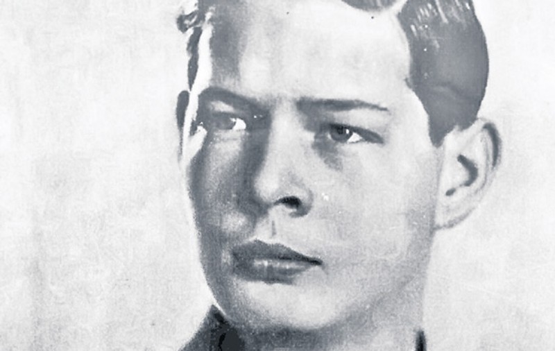 Exclusiv | Petru Sandu, un bătrân de 90 de ani, susţine că l-a salvat de la moarte pe Regele Mihai: "L-am ascuns de bombele englezilor"