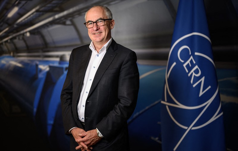 Inteligența Artificială va revoluționa domeniul fizicii și ne-ar putea arăta „sfârșitul” universului, e de părere viitorul director general al CERN