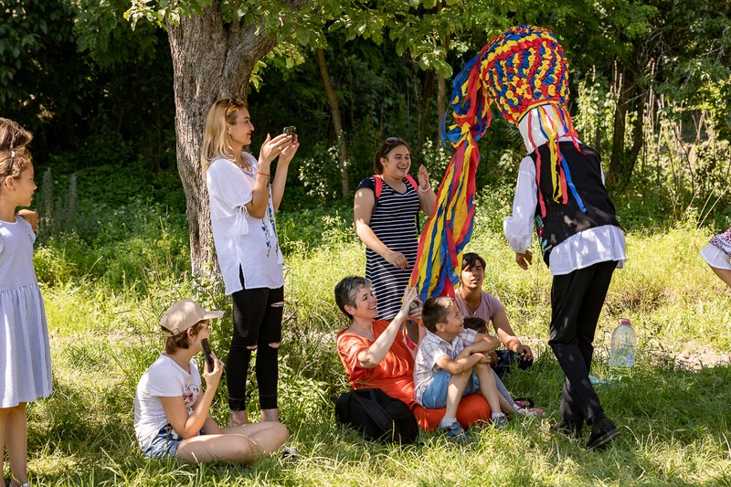 Copiii de la Centrul de Plasament Pănătău s-au amuzat la spectacol