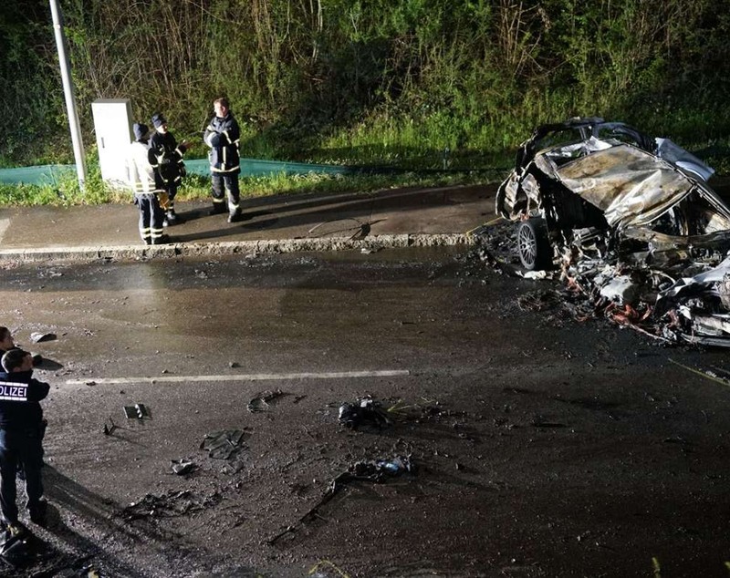Pasagerul din dreapta unui Mercedes AMG a fost aruncat cu tot cu scaun din mașină, într-un accident de groază, în Germania