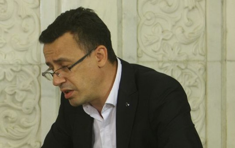 S-au bălăcărit şi acum vor fi colegi! Vezi cum îl desfiinţează o jurnalistă pe Ciutacu la o zi după ce acesta a ajuns la RTV!
