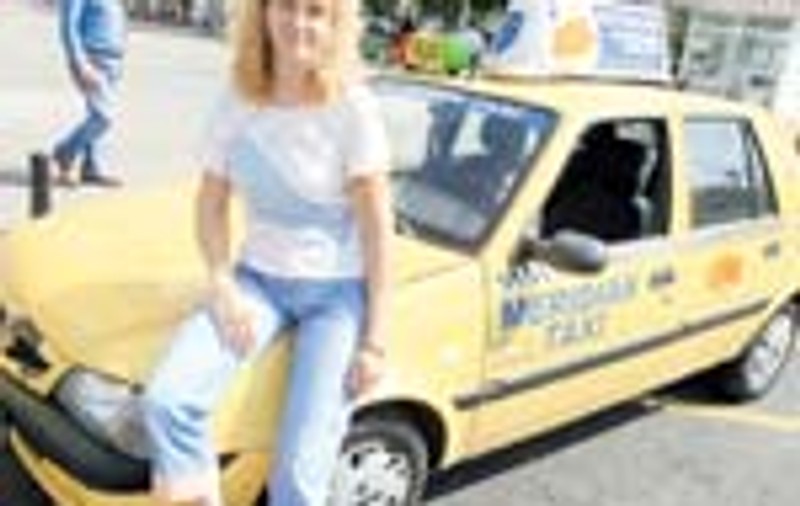 'Ia uite, blonda e taximetrista!'