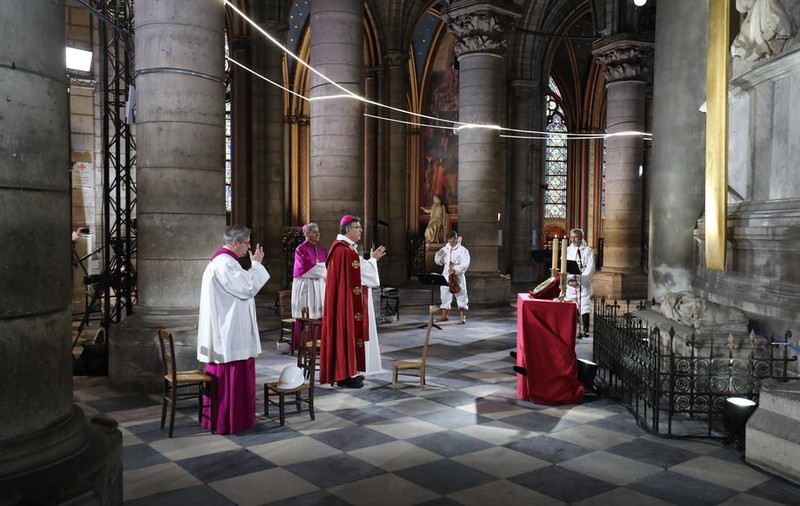 Ceremonie specială în Vinerea Mare la Catedrala Notre-Dame, la apropae un an de la incendiu