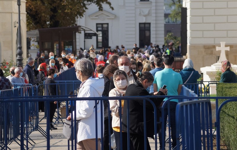 Sociologul Mirel Bănică analizează pelerinajele din România în pandemie: “În ortodoxie, timpul de aşteptare este cel care modelează pelerinul”