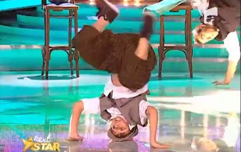 ARTĂ ŞI PRECIZIE. Ce număr senzaţional face micuţul ăsta la Next Star! Parcă îţi vine să dansezi când îl vezi | VIDEO