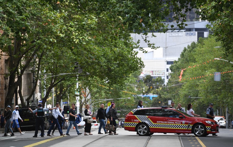 O mașină a intrat intenționat în mulțime la Melbourne. Bilanțul a ajuns la patru morți