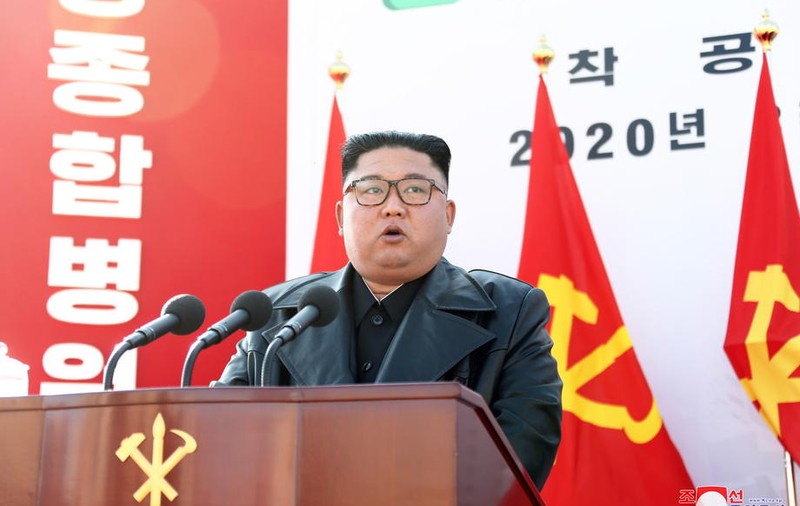 Spionajul sud-coreean susţine că nu există semne că liderul nord-coreean Kim Jong un a fost supus unei operaţii la inimă: “Şi-a executat sarcinile normal”