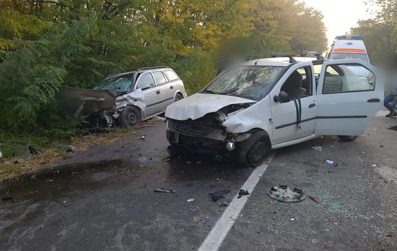 Un mort și șapte răniți în urma unui accident rutier cu două mașini și o căruță, în Dolj