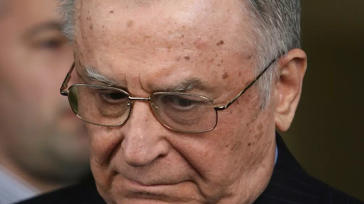 Ion Iliescu internat - portret Ion Iliescu