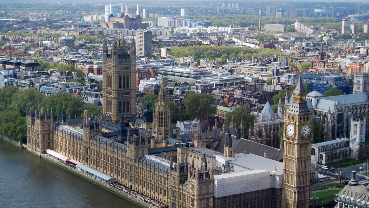 Marea Britanie majorează pensiile cu 2,5% în 2021, dar îngheață salariile bugetarilor. Măsurile provoacă deja dispute între generații. Vedere din Londra din aer