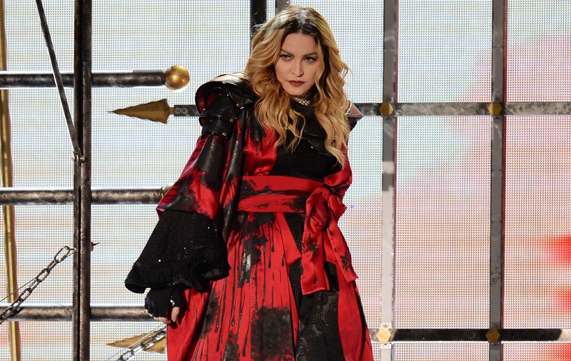 La ce metode apelează Madonna pentru a-și recupera copilul de la tatăl lui!