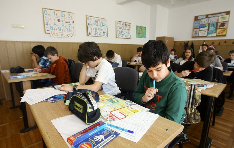 Montarea camerelor video în clase, doar când proiectul va prezenta „garanții suficiente persoanelor vizate”, spune Ministerul Educației