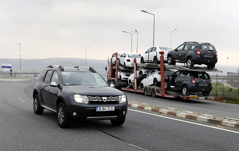 Dacia va lansa mașini hibride și electrice. Ce prețuri vor avea
