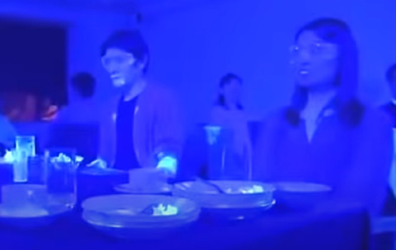 VIDEO |  Un experiment a arătat cât de rapid se răspândește COVID-19 într-un restaurant