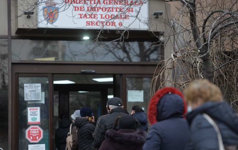 Circa 1,25 de milioane de români lucrează la stat. Cu cât au mai mari salariile ca în sectorul privat