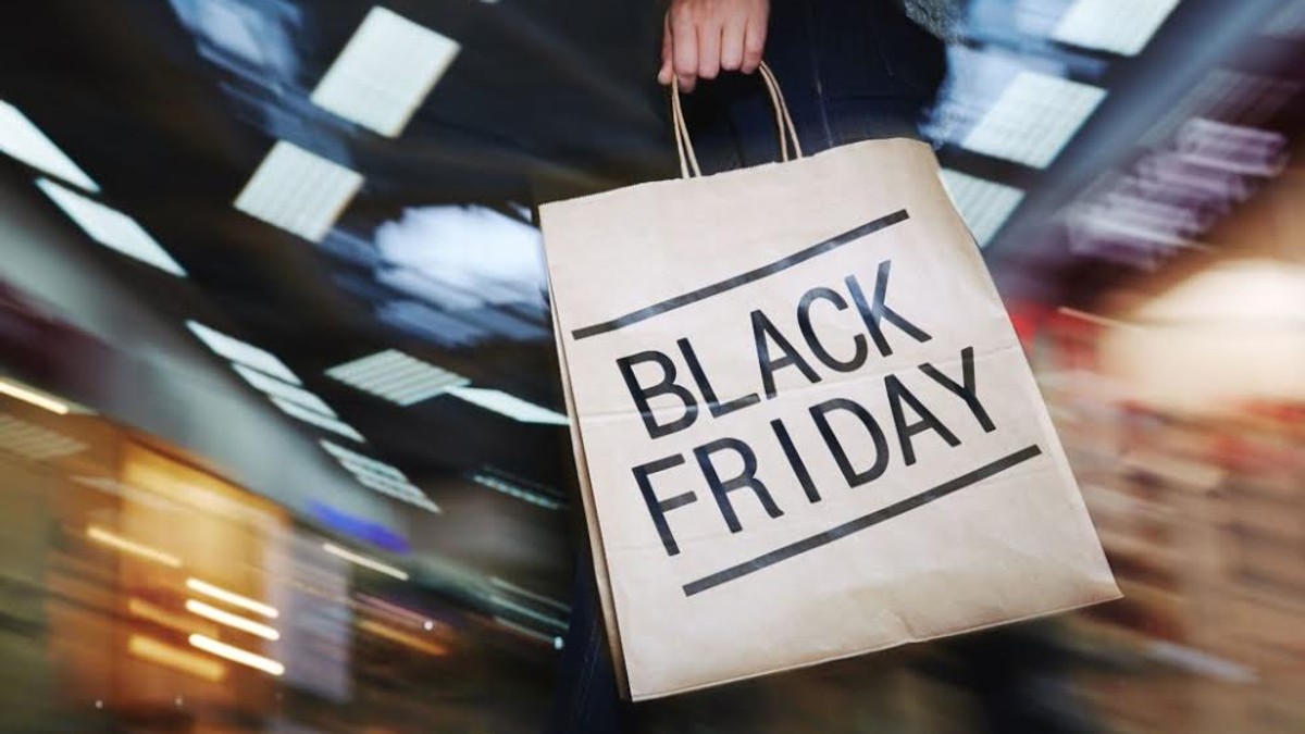 Aparate foto la reducere de Black Friday 2017