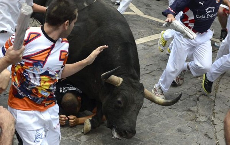 Scene de coşmar la Pamplona: trei persoane au fost grav rănite de taurii furioşi | VIDEO