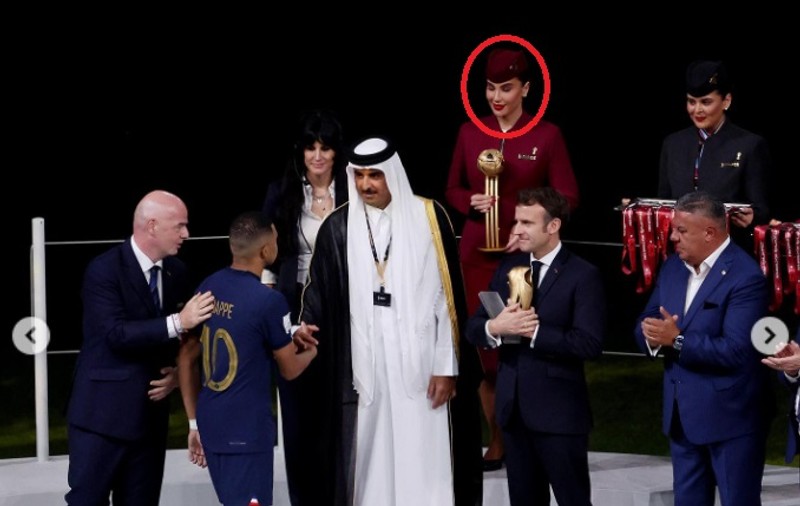 O româncă, pe scenă la decernarea Cupei Mondiale din Qatar. A ținut în mână trofeul câștigat de Messi
