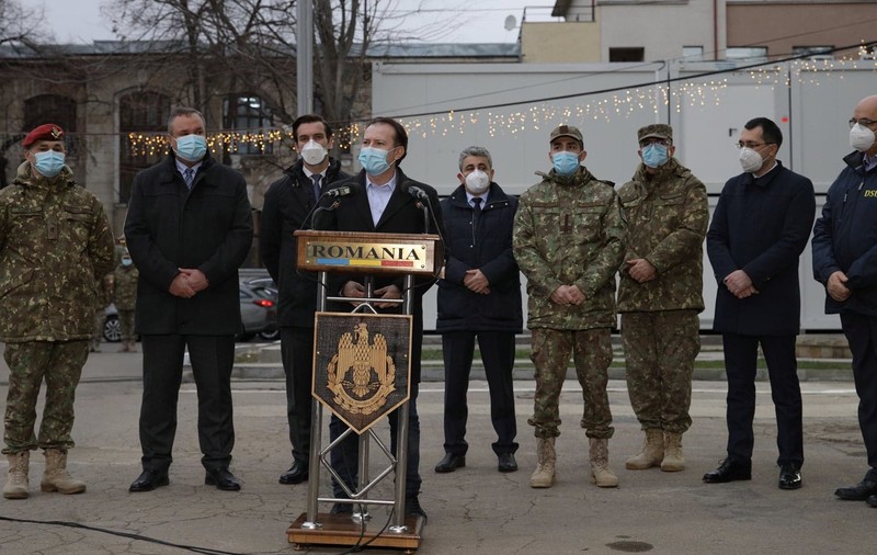 Cresc criticile către autorități pe campania vaccinării: „Marginalizează cu mijloace militărești oamenii care au opinii diferite”