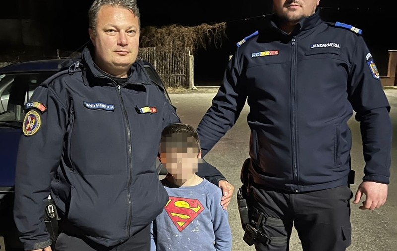 Băiețel de 8 ani, din Craiova, fugit de acasă după ce a spart un televizor, găsit într-o clădire părăsită