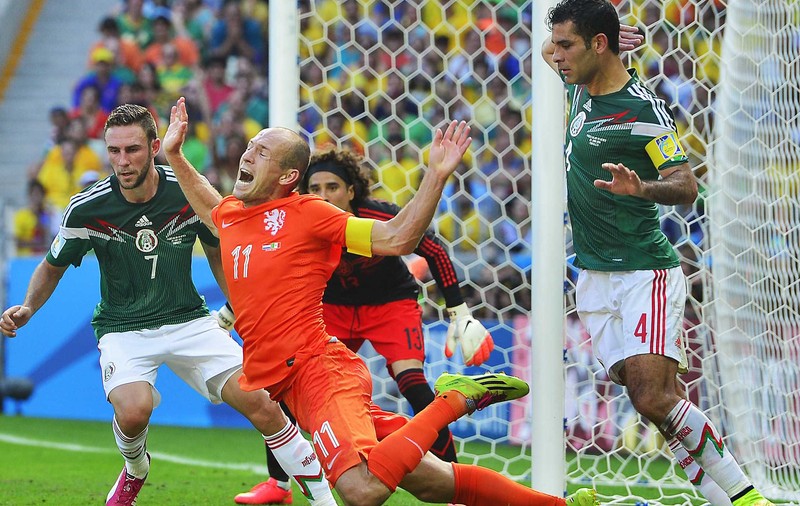 Olandezul Arjen Robben, reclamat la FIFA din cauza simulărilor