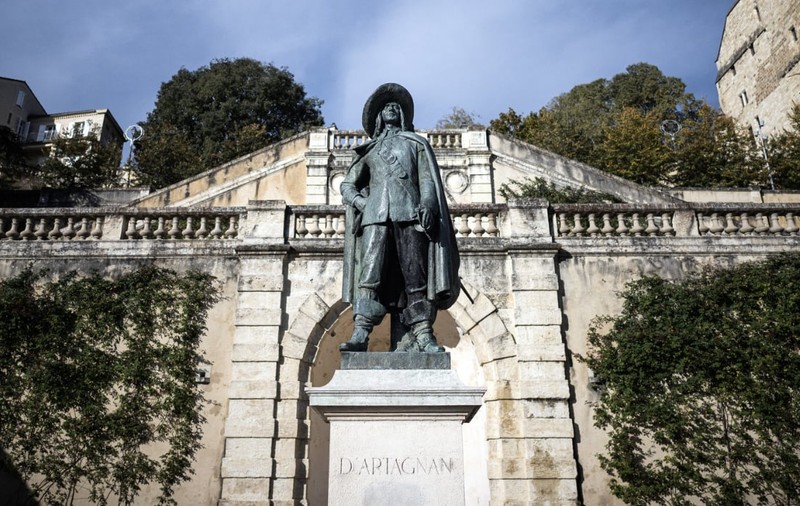 Scheletul muschetarului d'Artagnan a fost descoperit după mai bine de 350 de ani, sub altarul unei biserici din Olanda