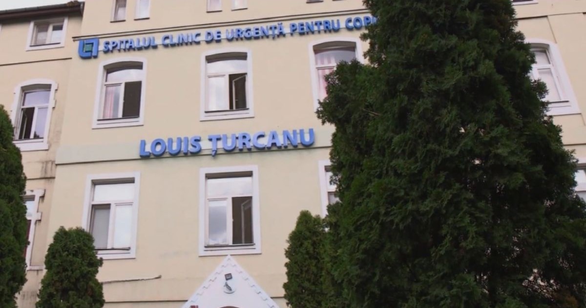 Spitalul de Copii Louis Țurcanu din Timișoara, în fața căreia sunt niște pomi verzi