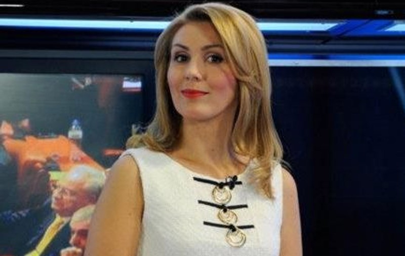 O prezentatoare a leşinat în studioul România TV şi a fost transportată la spital | VIDEO
