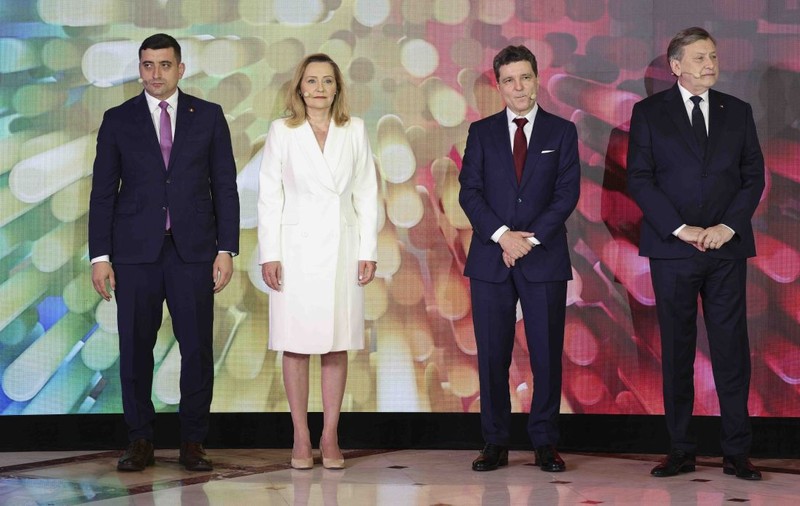 Victor Ponta a absentat la dezbaterea prezidențială, dar îi atacă pe contracandidații prezenți: „Circ și marionete”
