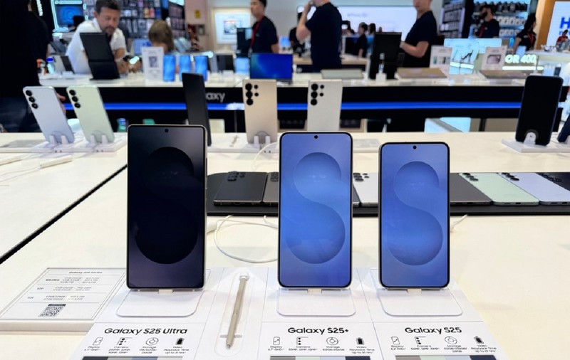 Cât costă telefoanele Samsung Galaxy S25 la eMAG înainte de Black Friday 2025