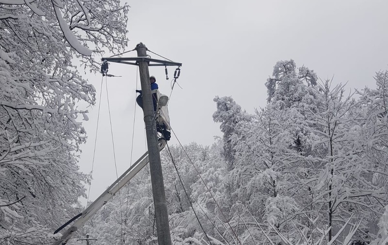 Mii de locuitori din Apuseni, în continuare fără curent electric, din cauza vremii. Defecțiunea ține de mai bine de 3 zile