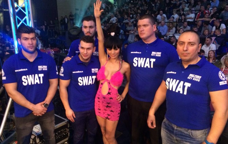 Bai Ling, păzită ca-n filme la gala Superkombat