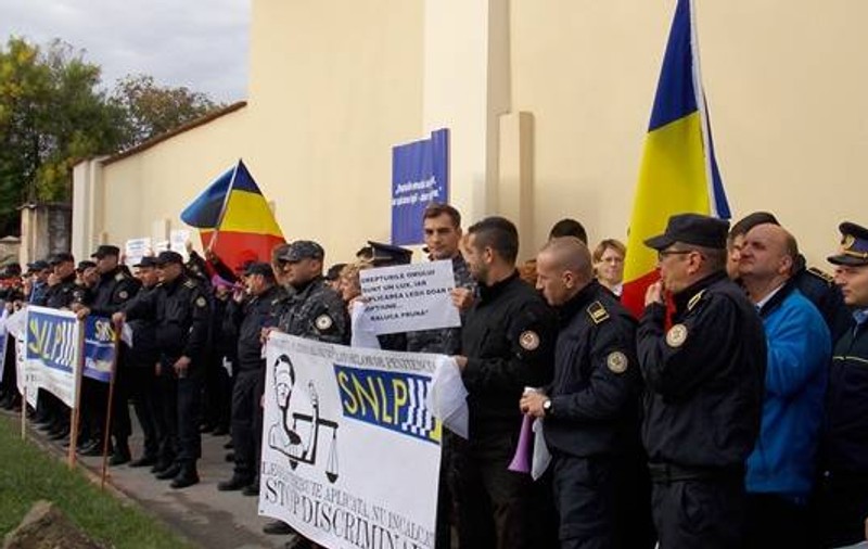 Protest la Penitenciarul din Timișoara! Zeci de gardieni cer demisia ministrului Justiției