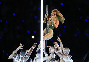 Jennifer Lopez a dansat la bară în spectacolul de la pauza Super Bowl