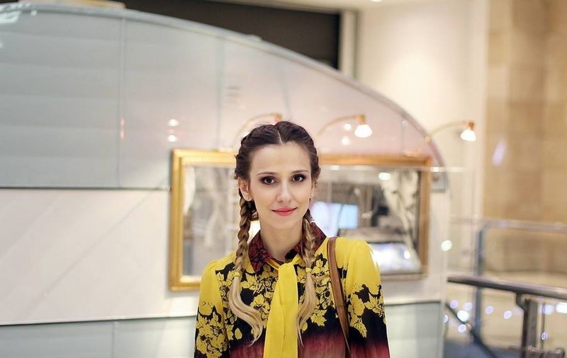 DEZLĂNȚUITĂ TOTAL! IMAGINI NEMAIVĂZUTE cu DANA ROGOZ de pe vremea când era PUȘTOAICĂ! | FOTO