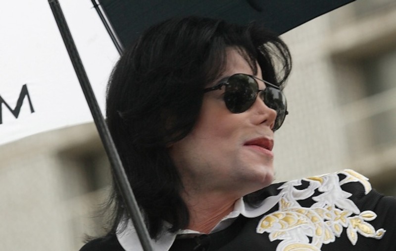 Doctorul lui MJ recunoaşte că a sunat prea târziu la ambulanţă 