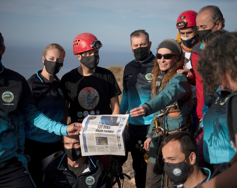 A petrecut 500 de zile într-o peșteră, în izolare completă, la 70 de metri adâncime: experimentul extrem făcut de o atletă spaniolă