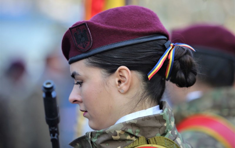 GALERIE FOTO | Cele mai frumoase femei în uniformă militară prezente la Parada de 1 Decembrie din București