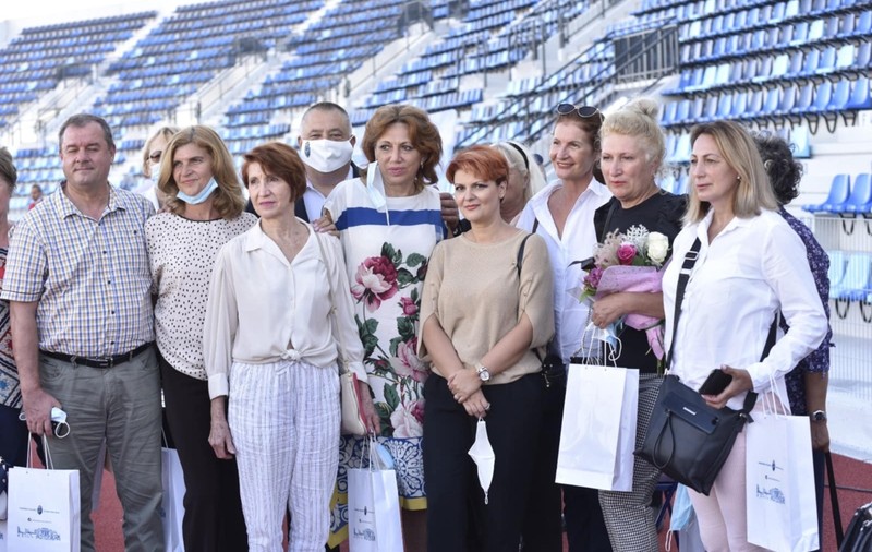 Lia Olguța Vasilescu, candidatul PSD la Primăria Craiovei, ignoră regulile de protecție sanitară la întâlnirile cu electoratul