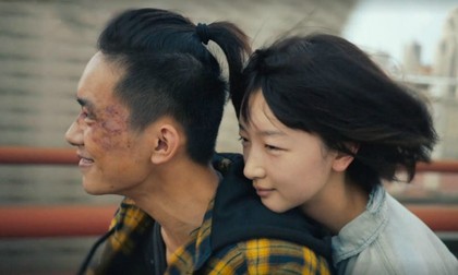 Actorii Zhou Dongyu și Jackson Yee, secvență din filmul Better Days