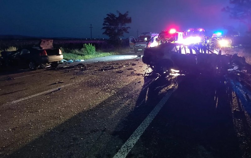 Doi tineri au murit pe loc și alți doi au fost răniți într-un accident grav pe DN2, în județul Bacău