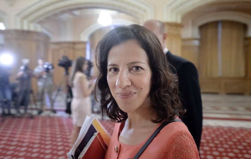 Roxana Mînzatu, audiată în Parlament. A fost propusă de Marcel Ciolacu acum două luni pentru funcția de comisar european