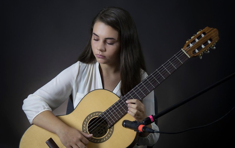 PREMIERĂ LIBERTATEA.RO | Andreea Anton lansează primul ei videoclip, "Spanish Romance - Anonymous"