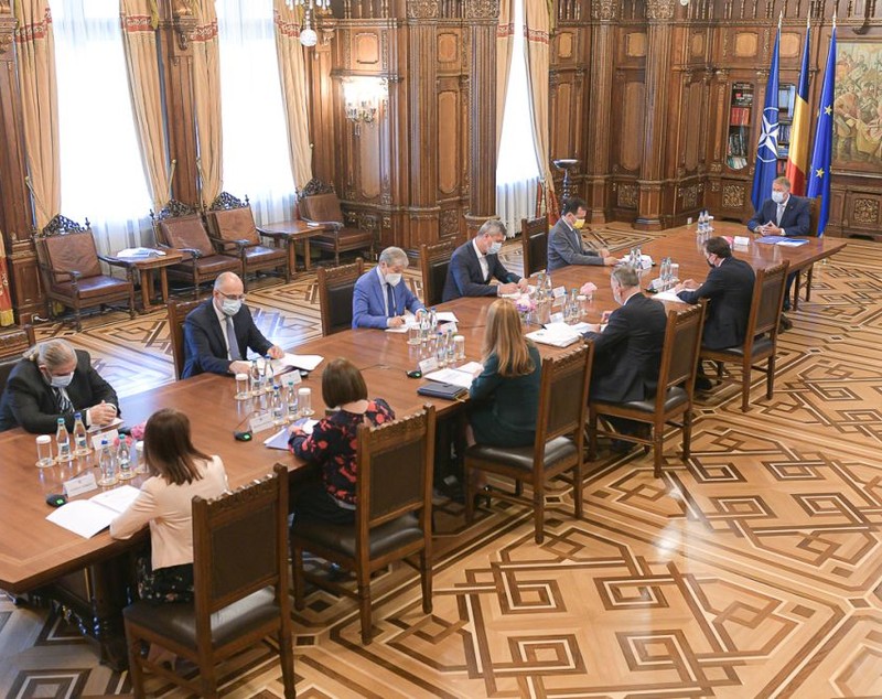 Klaus Iohannis a început consultările pe tema proiectului „România Educată”