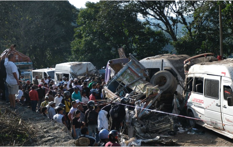 Masacru cu bombă pe o autostradă: 14 morți, inclusiv copii, după un atentat atribuit gherilelor insurgente din Columbia