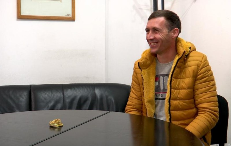 Șase brățări tracice de aur în mănunchi, descoperite în Gorj, de un tânăr. „Șocul a fost imens”