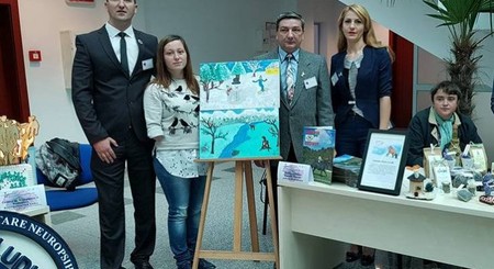Roxana Irimia, la expoziția de artă din Arad sursă foto: zhd.ro