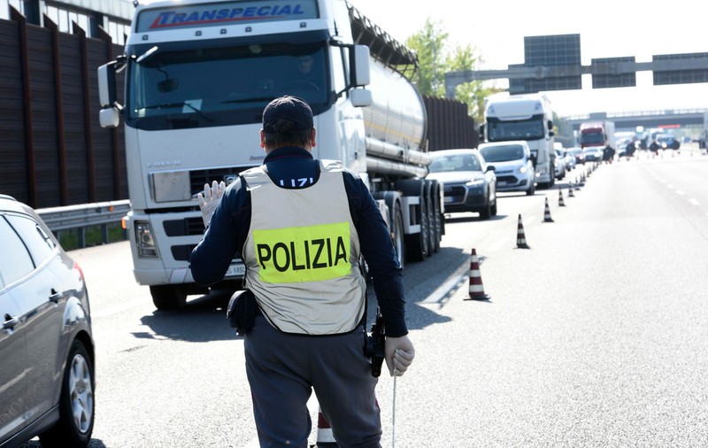O româncă a murit pe loc pe o autostradă din Italia, izbită frontal de un șofer care conducea pe contrasens