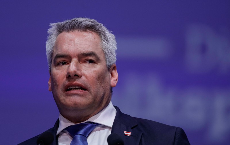Karl Nehammer anunță teste ADN și „controale stricte” pentru a limita accesul migranților în Austria